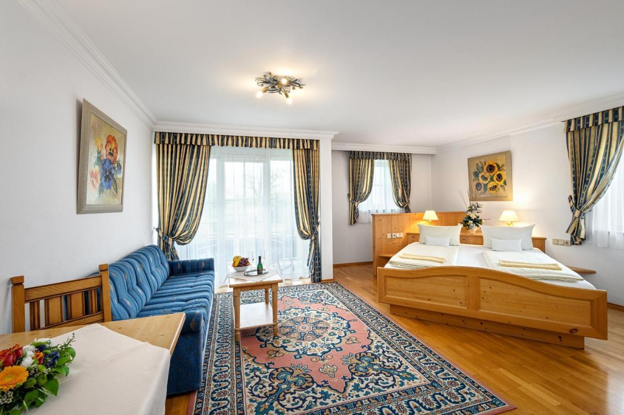 Hotel Preishof Kirchham Εξωτερικό φωτογραφία